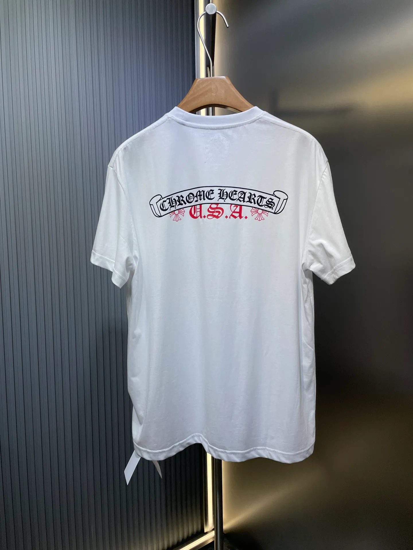 🅿️260 chrome hearts 🌟【Top replica】Shadow cross short-sleeved craftsmanship description: The fabric is made of 26-woven 200g cotton, and the printing is hand-printed with glue. The overall routing is straight and delicate, the fabric is comfortable and soft, and the color is consistent without color difference. It can be matched with the same style to create a fashionable look and control various occasions. Customized accessories, complete three labels, same style for men and women! ⚠️ Color: white black size: sml